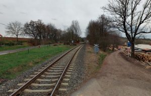 Železniční přejezd u obce Železnice na Jičínsku. Zdroj: Mapy společnosti Seznam