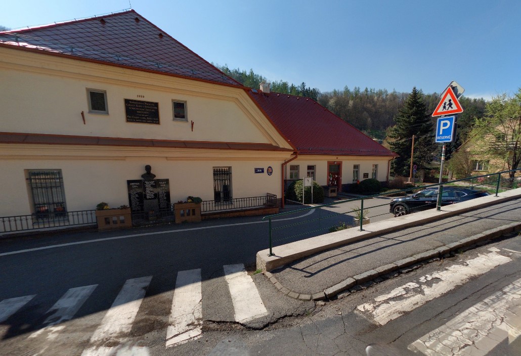 Školní ulice v Nižboru bude nově i školní. Zdroj: Mapy