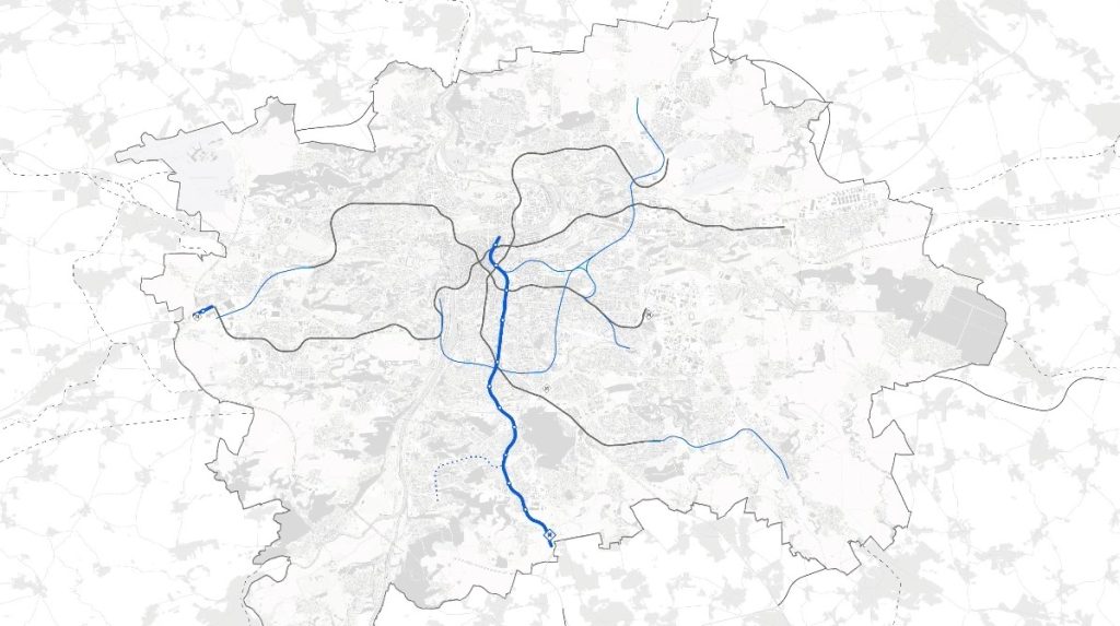 Stávající linky metra (šedě), koridor pro metro D (tučně) a územní rezervy pro prodloužení linek metra (modře). Zdroj: Metropolitní plán IPR 2026