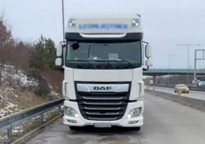 Kamion odchycený na Pražském okruhu po dálkovém odečtení tachografu. Foto: INSID