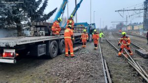 Nakolejování lokomotivy 113 v Malšicích. Foto: Správa železnic