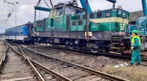 Nakolejení Žehličky na Bechyňce.
Foto: Hasiči SŽ