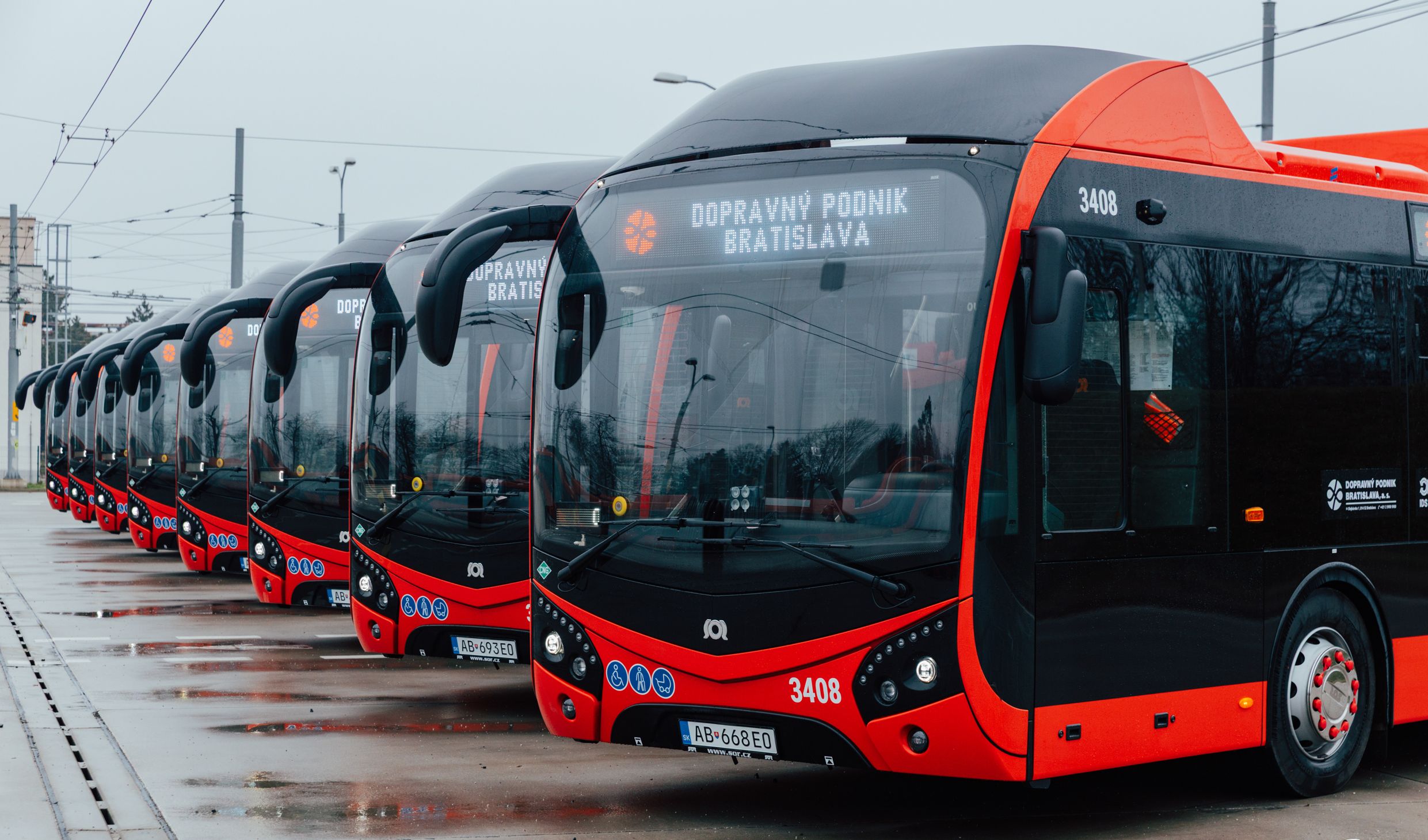 Autobusy SOR NSG 18 pro Bratislavu. Foto: DPB