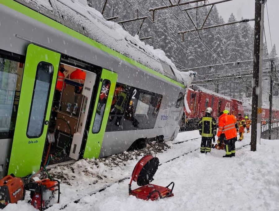Vykolejení vlaku u stanice Goppenstein. Foto: Kantonal Polizeiw Wallis
