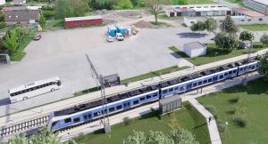 Elektrický vlak v Heřmanově Huti po elektrizaci. Foto: Správa železnic