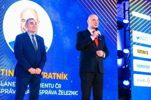 Mojmír Nejezchleb (vlevo) a Martin Kolovratník při předávání cen Železniční stavba roku. Foto: X/kolovratnikm