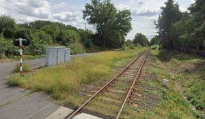 Přejezd v Porajówě. Stav ještě před opravou trati. Foto: Google Street View