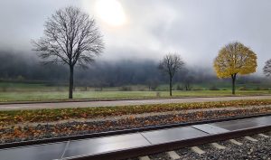 Fotovoltaické panely na trati ve Švýcarsku. Foto: Sun-Ways