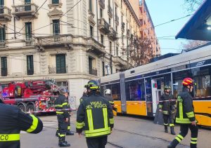 Vykolejená tramvaj v Miláně. Foto: Vigili del Fuoco