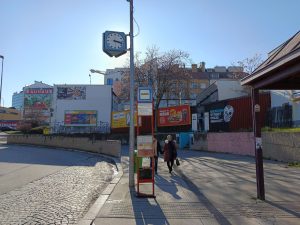 Autobusová zastávka u Českomoravské. Foto: Petr Vaněček / Mapy.com