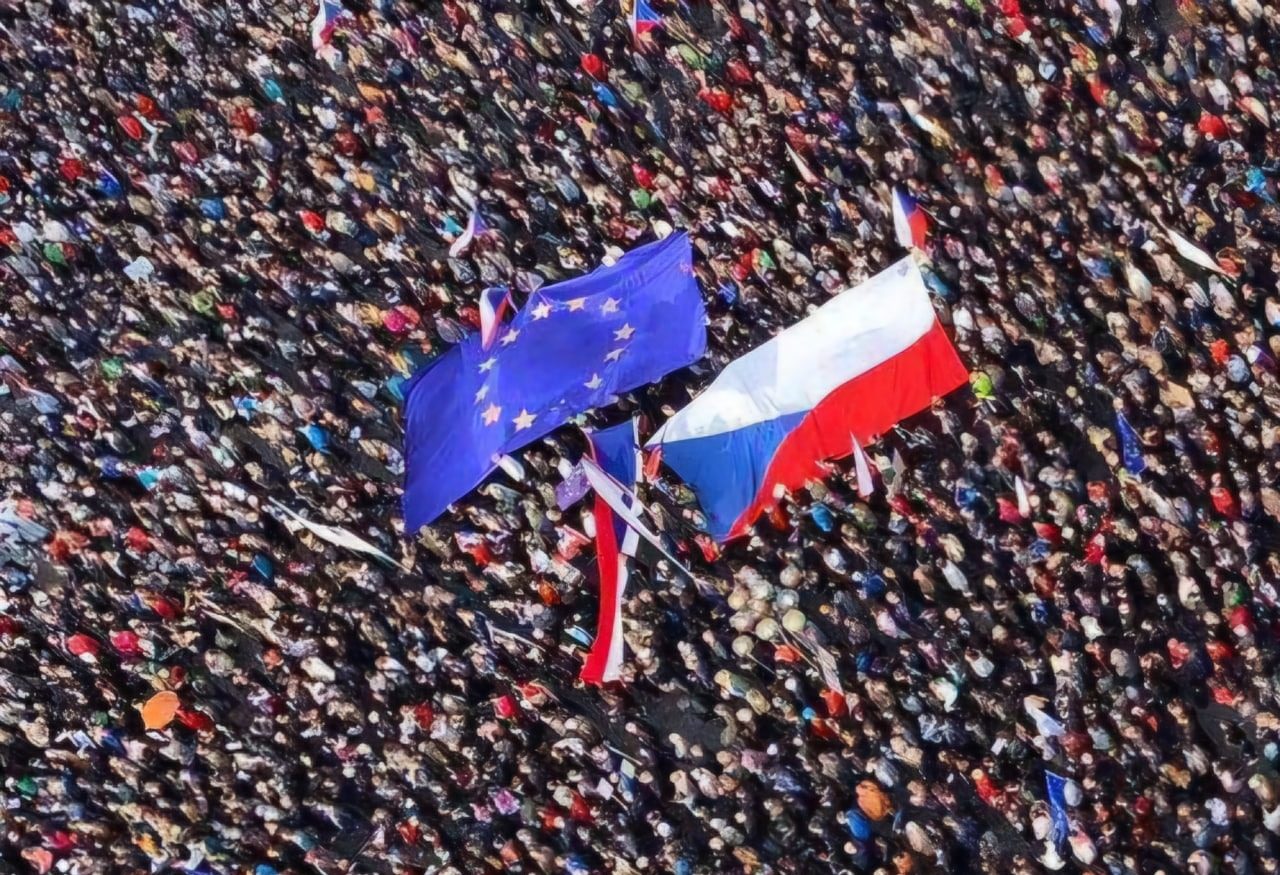 Demonstrace na Letenské pláni (ilustrační foto). Zdroj: Milion chvilek