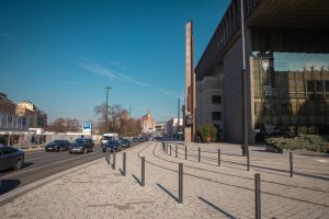 Odbočení tramvajové trati z prostoru před Národním muzeem směrem k hlavnímu nádraží a Bolzanově ulici. Foto: PID