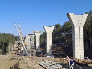Stavba dálnice D3 na úseku 0312/1 u Kaplice v březnu 2026. Foto: ŘSD