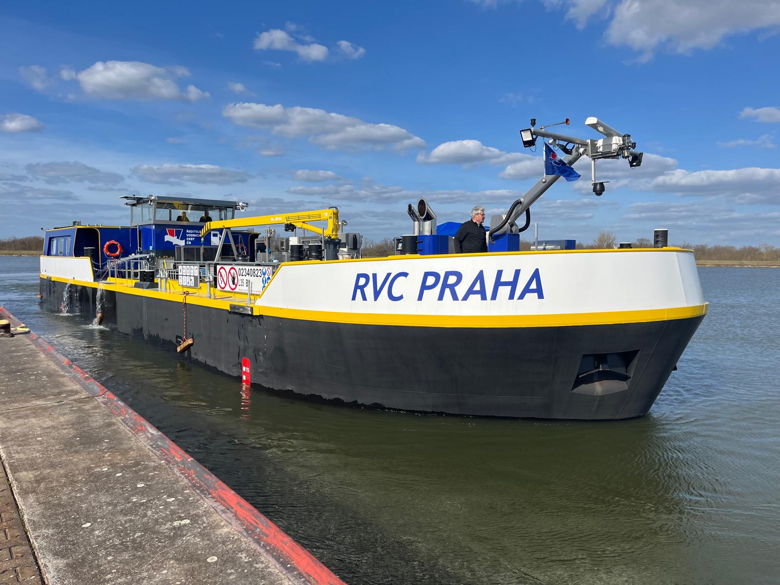 Nová servisní loď zakoupená ŘVC pro Prahu. Foto: ŘVC