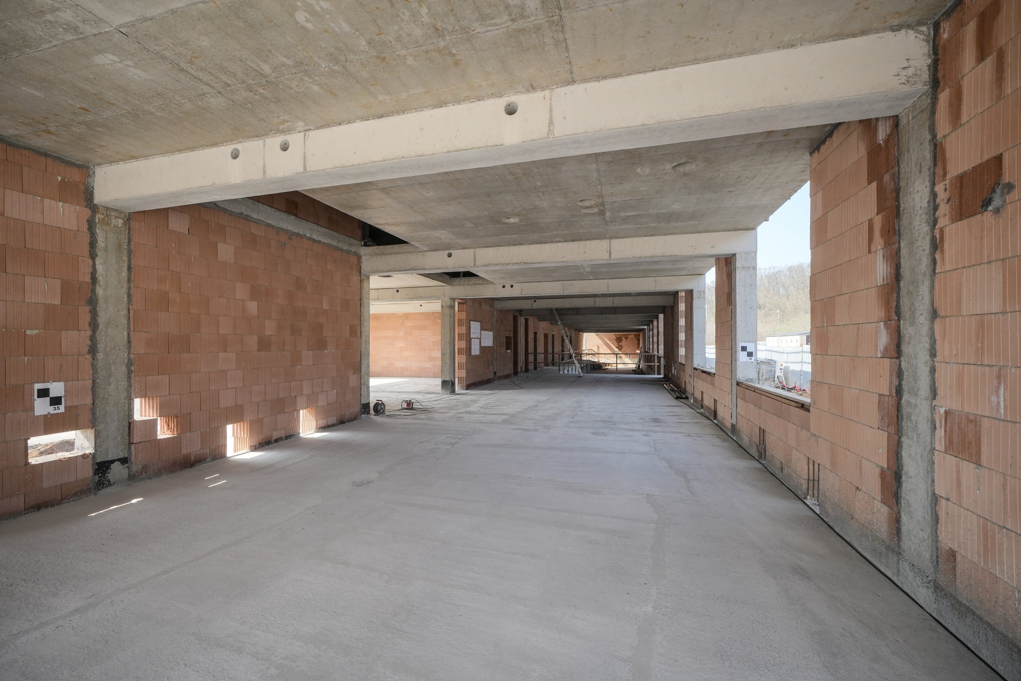 Hrubá stavba nové nádražní budovy v Mladé Boleslavi. Foto: SŽ