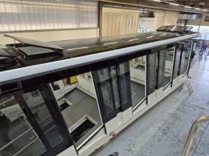 Dokončované vozy lanovky na Petřín v závodě Doppelmayr Group v Oltenu ve Švýcarsku. Foto: DPP - Martin Brejša