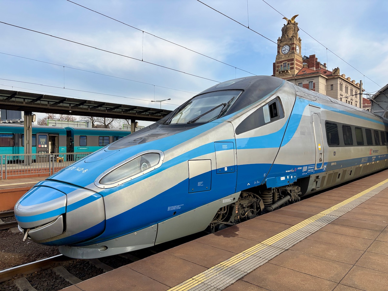 Jednotka ED 250 Pendolino PKP InterCity ve stanici Praha hlavní nádraží. Foto: Zdopravy.cz / Vojtěch Očadlý