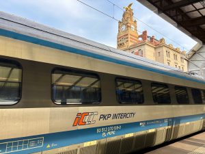 Jednotka ED 250 Pendolino PKP InterCity ve stanici Praha hlavní nádraží. Foto: Zdopravy.cz / Vojtěch Očadlý
