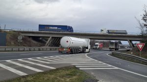 Most přes D11 u Jiren. Foto: KSÚS