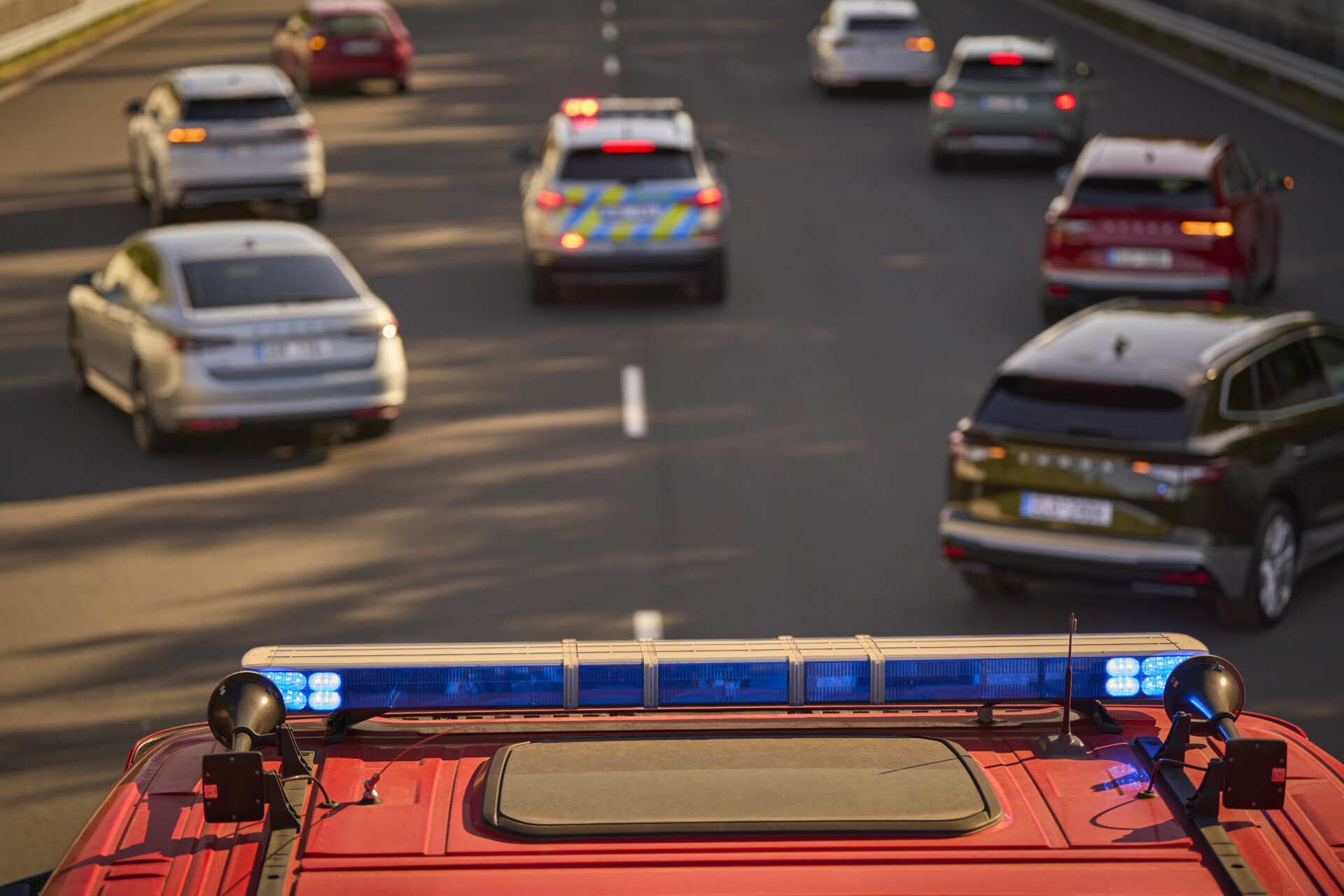 Vozy Škoda upozorní na blížící se auto s majáky. Zdroj: Škoda Auto