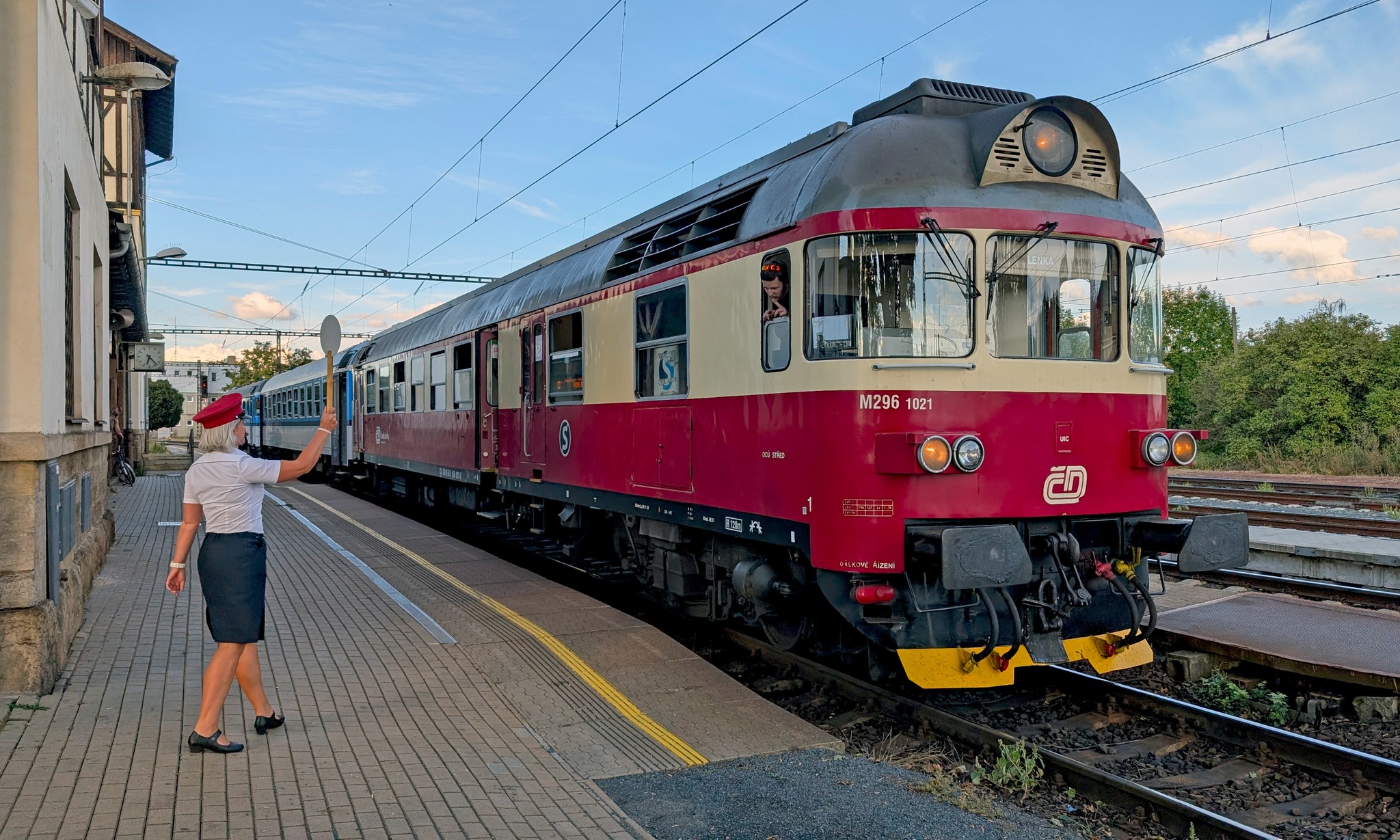 Motorový vůz 854 ve Všetatech. Foto: Pražská integrovaná doprava