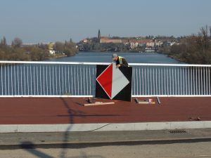 Dvorecký most s již položeným barevným asfaltem. Foto: PID